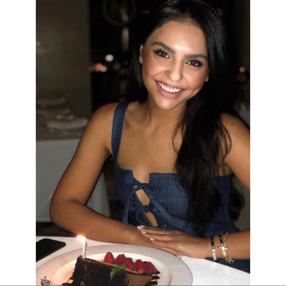 Meet your Posher, Daniella